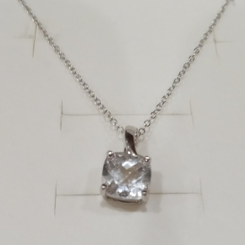 2 carat NWT*SALE* White Topaz Necklace